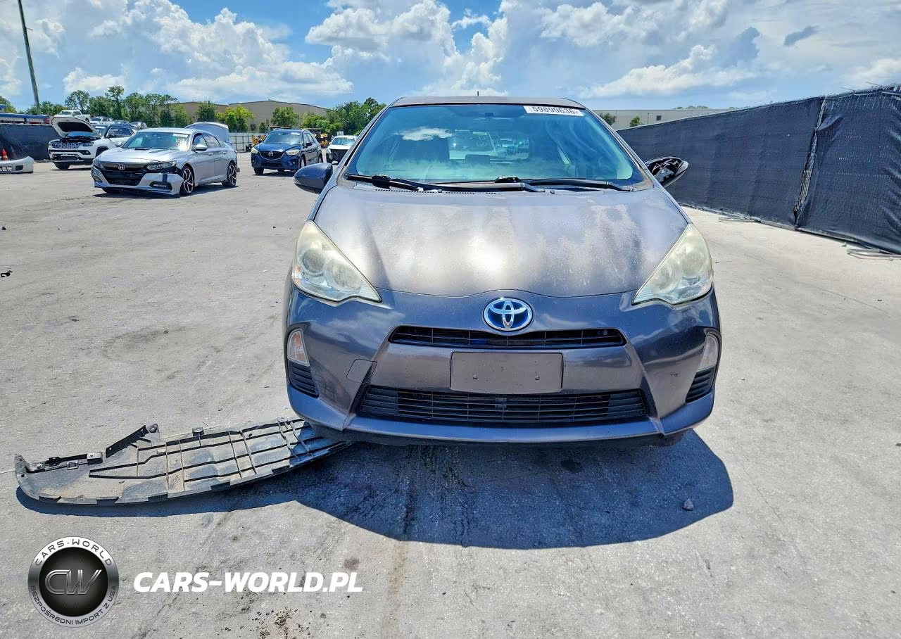 2013 Toyota Prius C Two VIN:JTDKDTB30D1535965 - 5