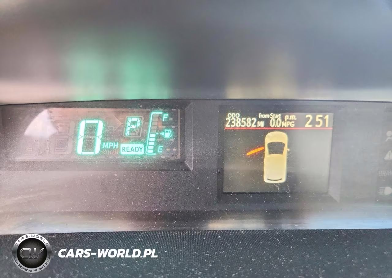 2013 Toyota Prius C Two VIN:JTDKDTB30D1535965 - 9