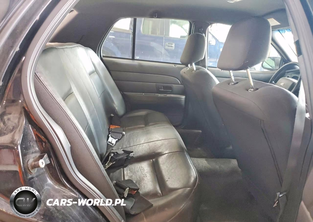 2007 Ford Crown Victoria Police Interceptor VIN:2FAHP71WX7X151326 - 10