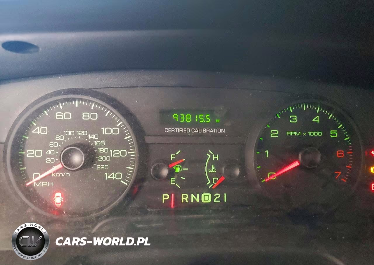 2007 Ford Crown Victoria Police Interceptor VIN:2FAHP71WX7X151326 - 9