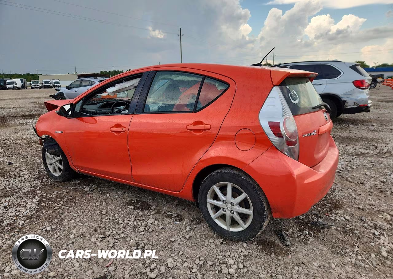 2012 Toyota Prius C Three VIN:JTDKDTB31C1027115 - 2