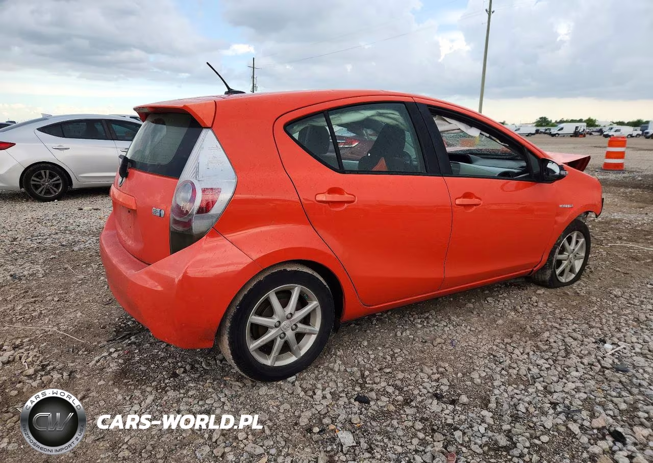 2012 Toyota Prius C Three VIN:JTDKDTB31C1027115 - 3