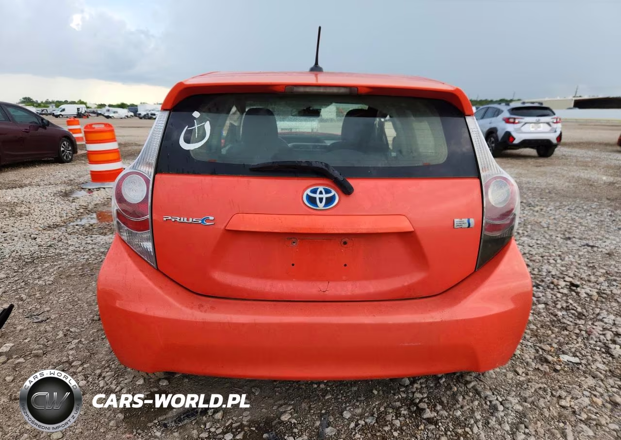 2012 Toyota Prius C Three VIN:JTDKDTB31C1027115 - 6
