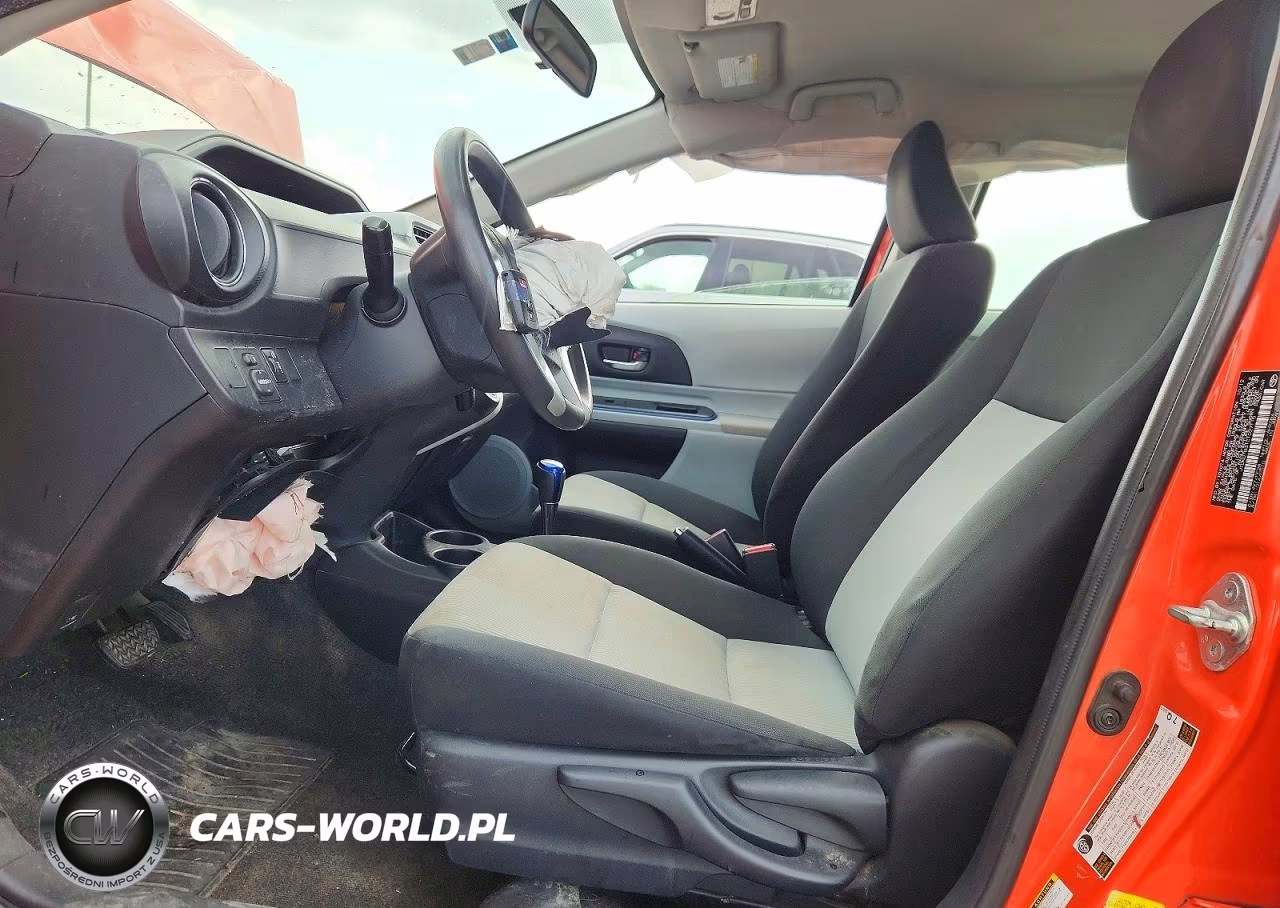 2012 Toyota Prius C Three VIN:JTDKDTB31C1027115 - 7