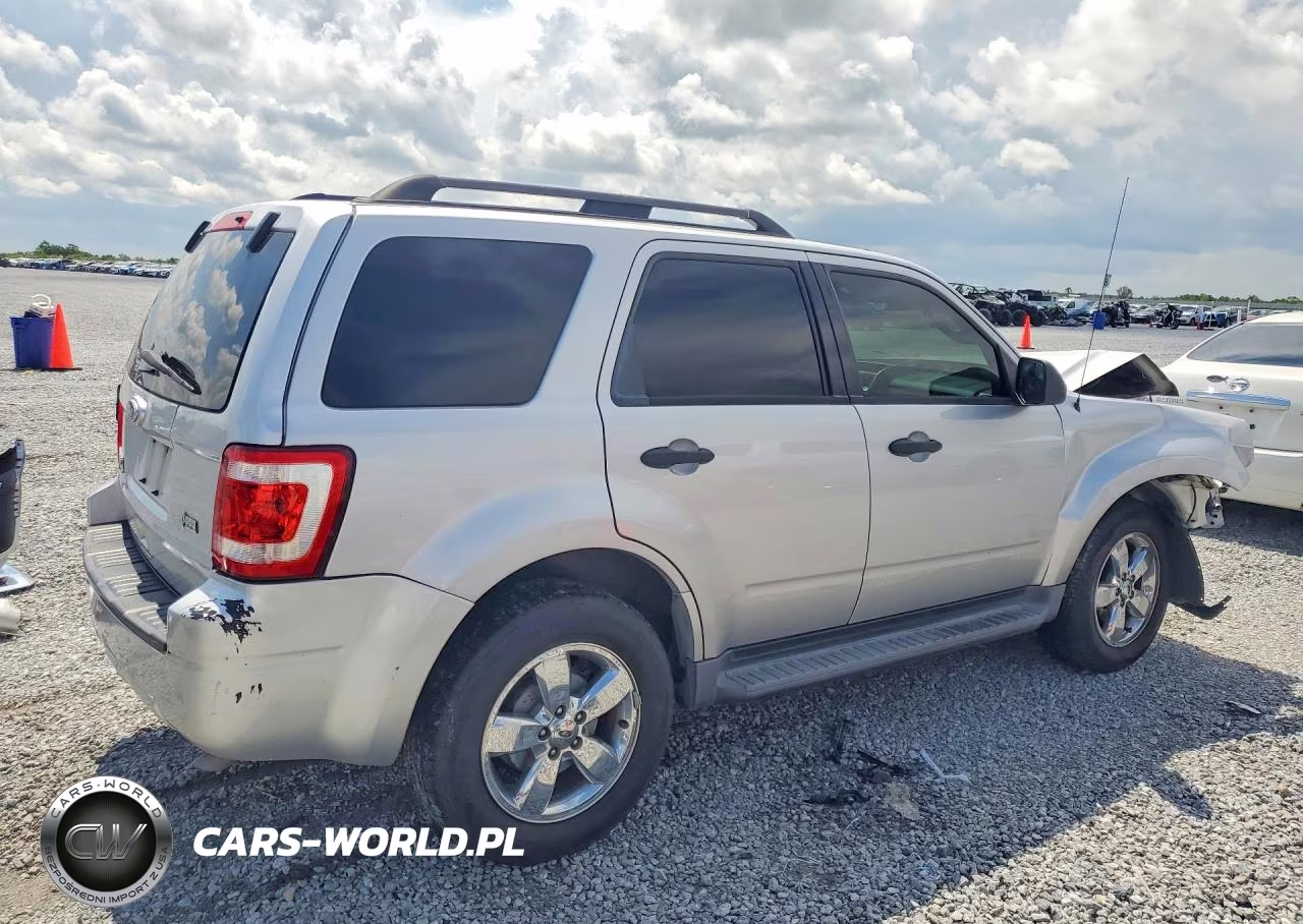 2011 Ford Escape Xlt VIN:1FMCU0DG9BKC29644 - 3