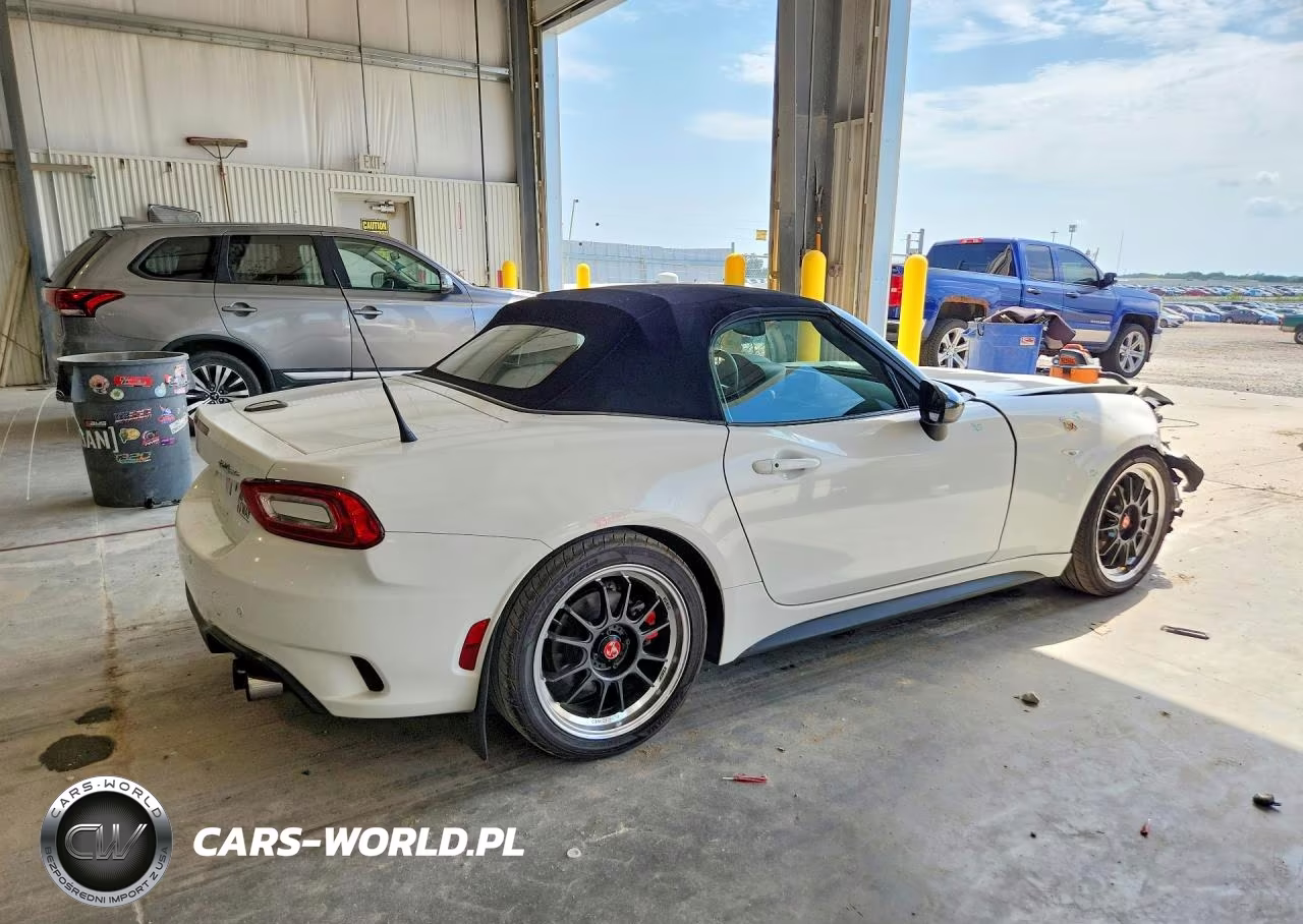 2017 Fiat 124 Spider Classica VIN:JC1NFAEK8H0108461 - 3