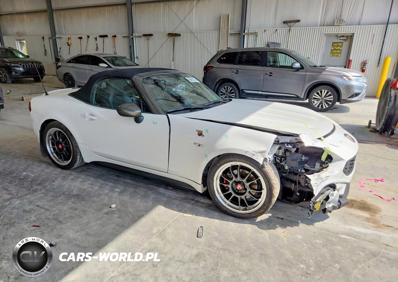 2017 Fiat 124 Spider Classica VIN:JC1NFAEK8H0108461 - 4