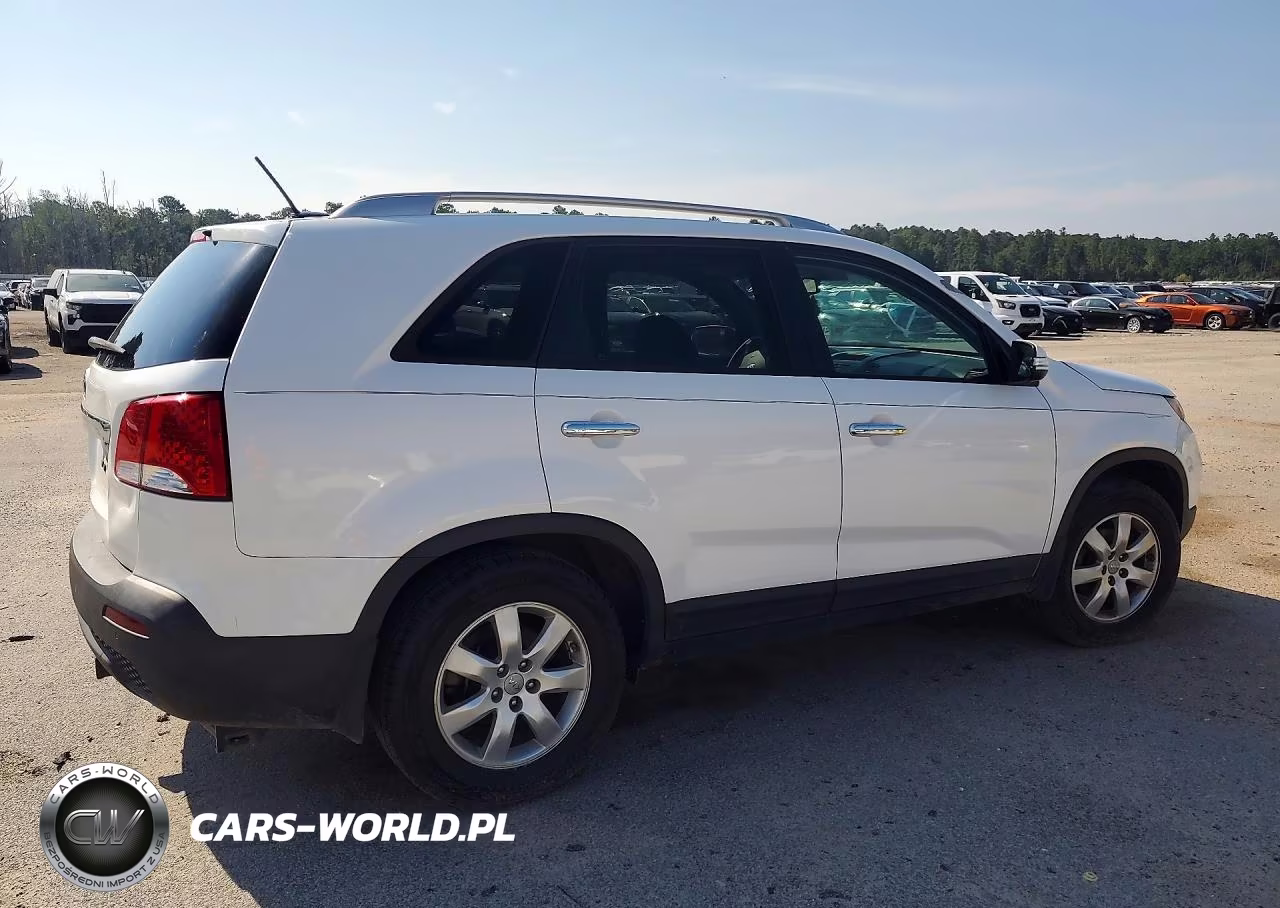 2013 Kia Sorento Lx VIN:5XYKT4A61DG409943 - 3