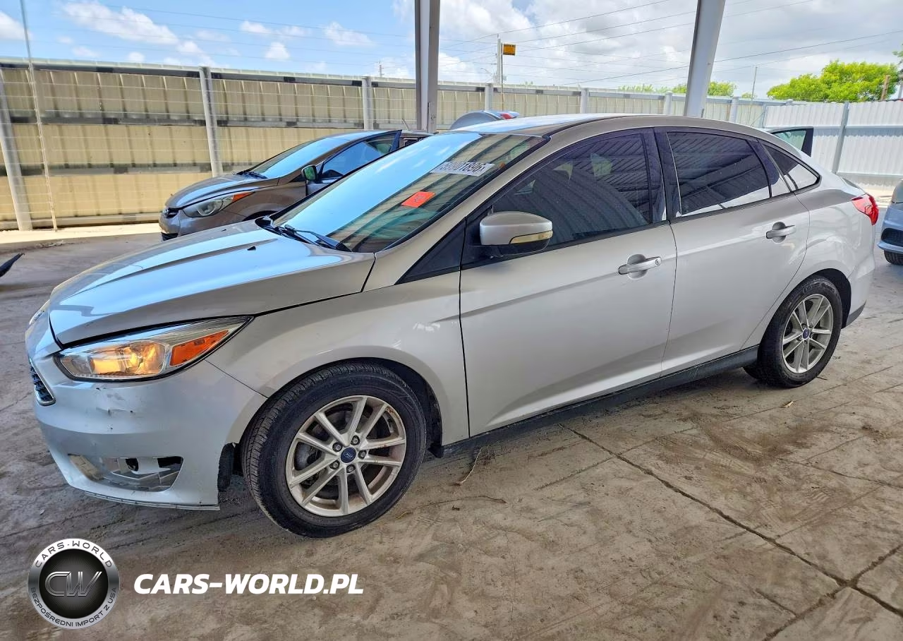 2015 Ford Focus Se VIN:1FADP3F27FL237847 - 1