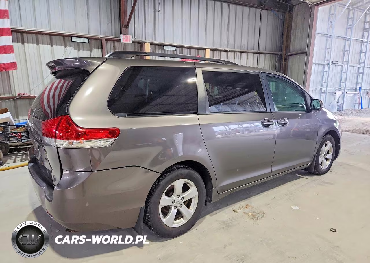 2013 Toyota Sienna Le VIN:5TDKK3DC6DS370168 - 3
