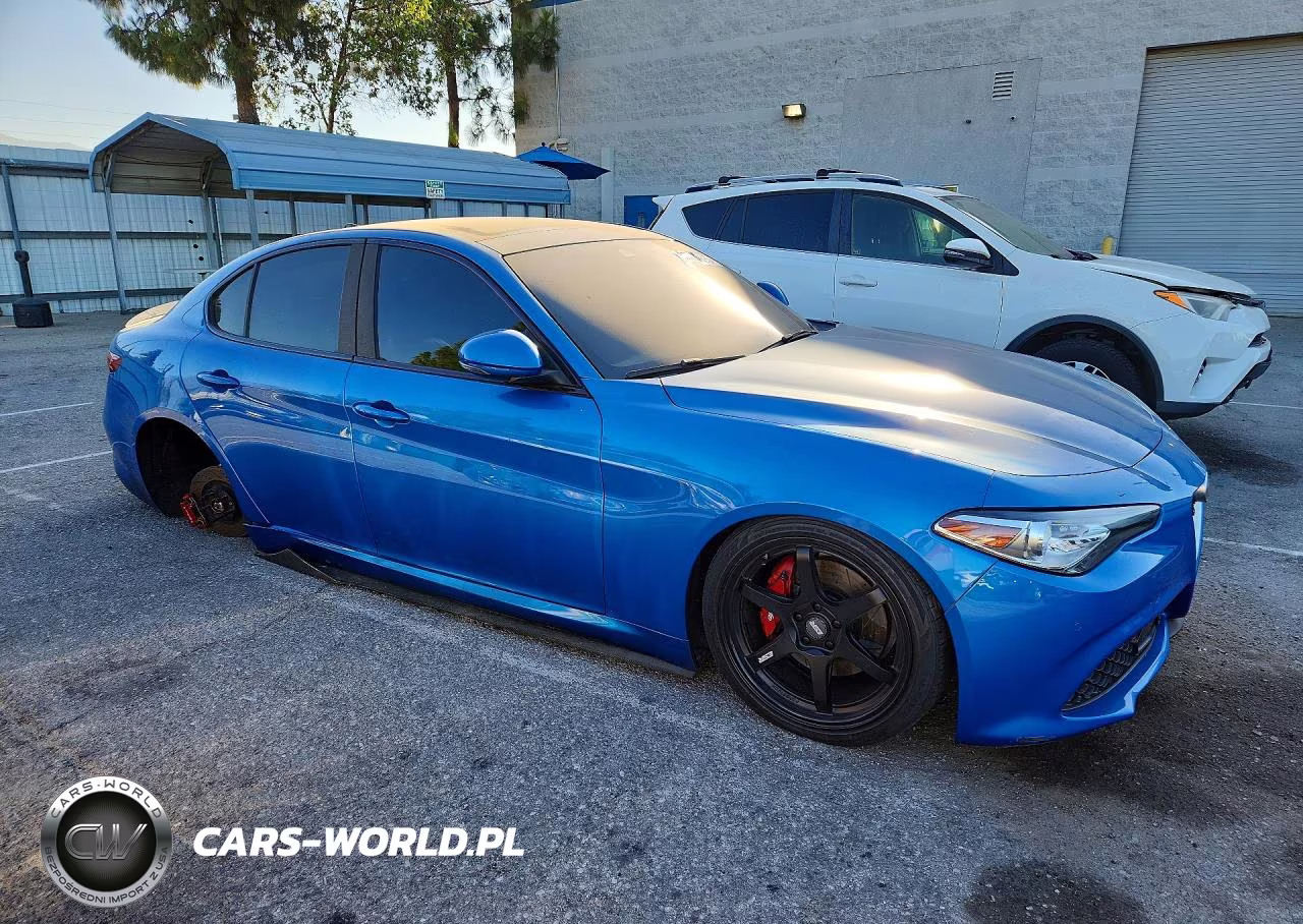 2019 Alfa Romeo Giulia Ti VIN:ZARFAMBN8K7606878 - 4