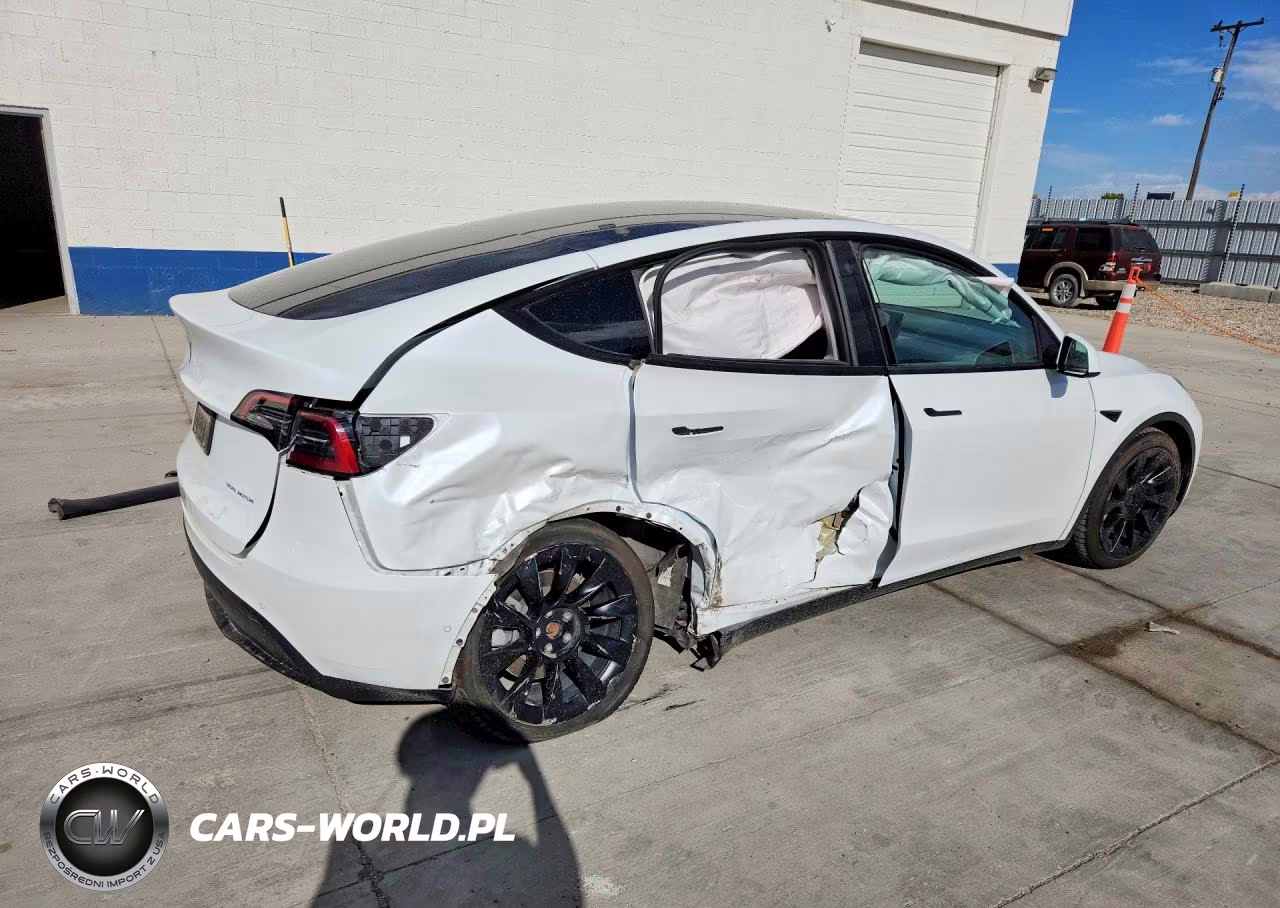 2021 Tesla Model Y VIN:5YJYGDEE2MF302102 - 3
