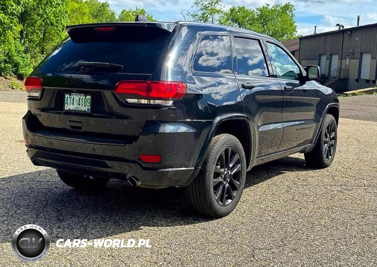 2018 Jeep Grand Cherokee Laredo VIN:1C4RJFAG0JC139919 - 4
