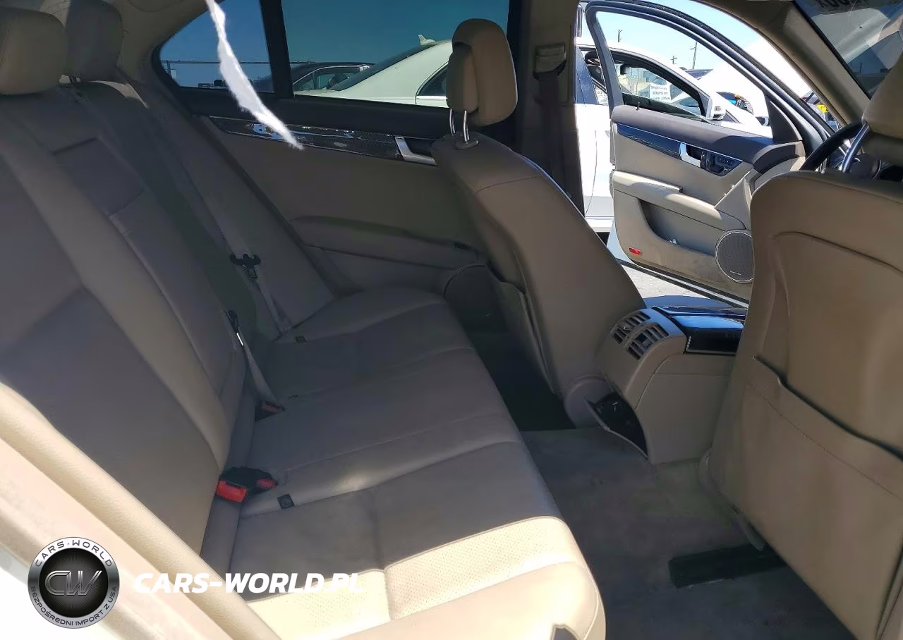 2012 Mercedes-Benz C 300 4Matic VIN:WDDGF8BB0CF920180 - 10