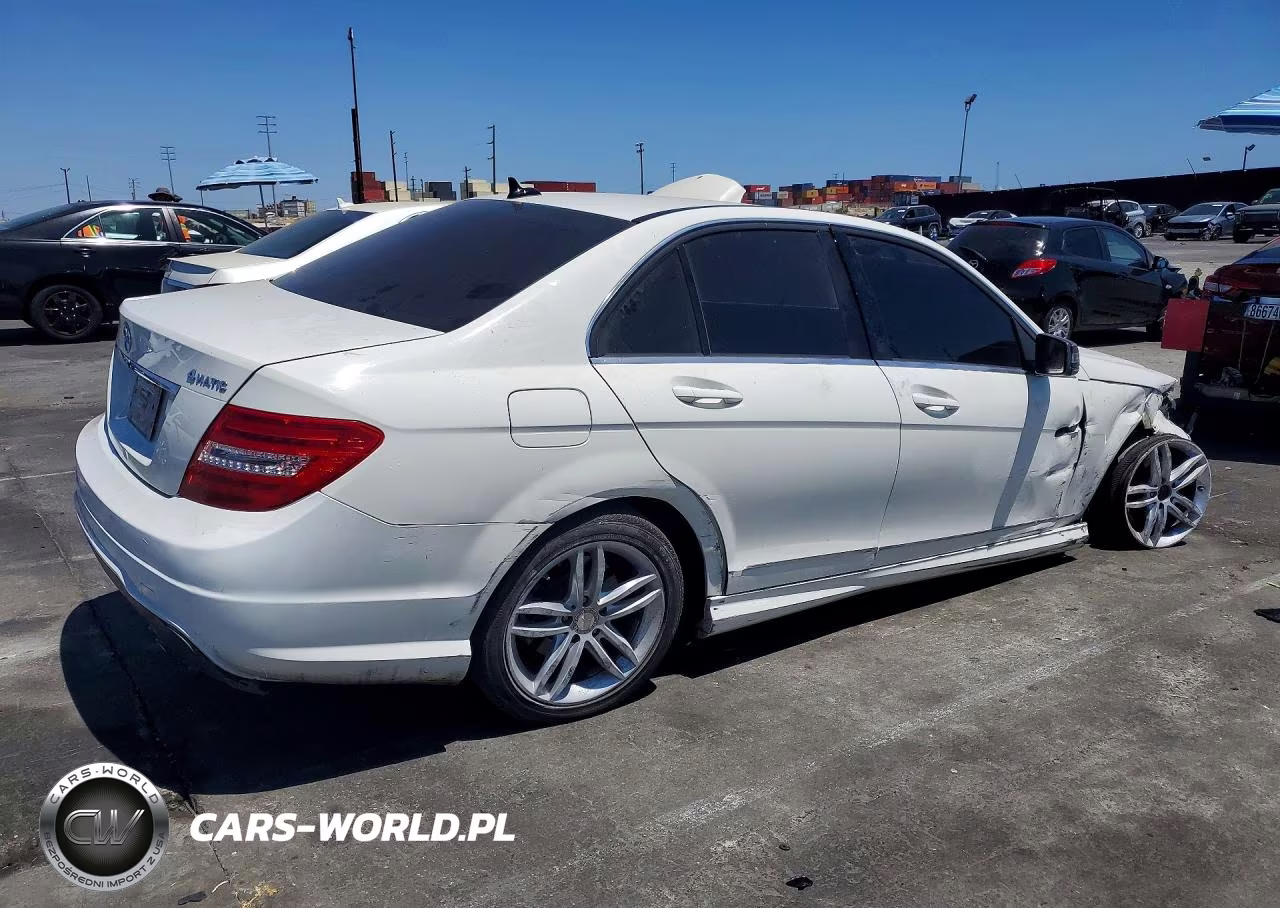 2012 Mercedes-Benz C 300 4Matic VIN:WDDGF8BB0CF920180 - 3