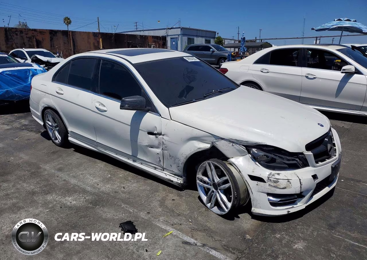 2012 Mercedes-Benz C 300 4Matic VIN:WDDGF8BB0CF920180 - 4