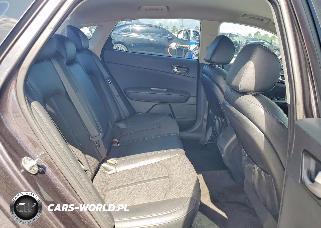 2018 Kia Optima S VIN:5XXGT4L37JG253514 - 10