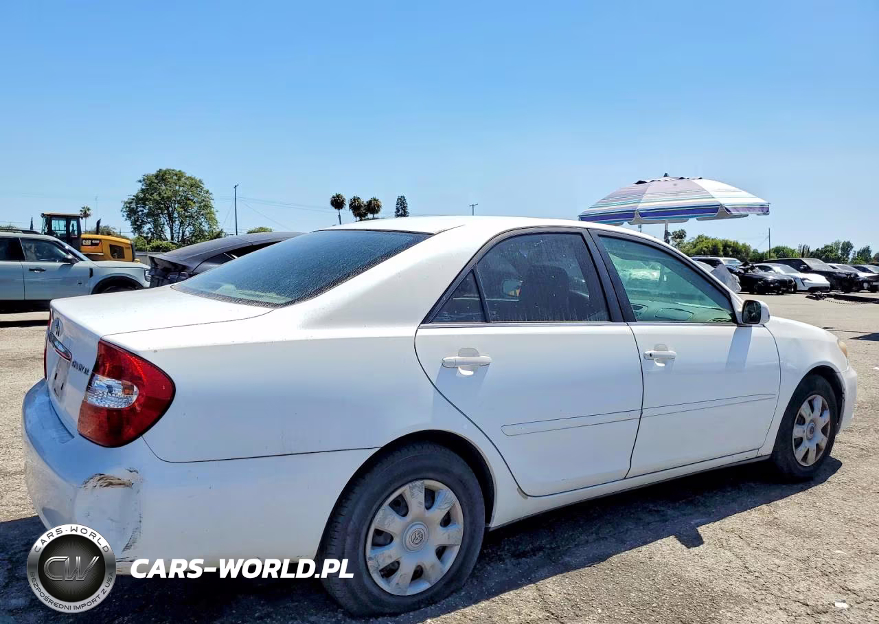 2003 Toyota Camry Le VIN:4T1BE32K63U225526 - 3
