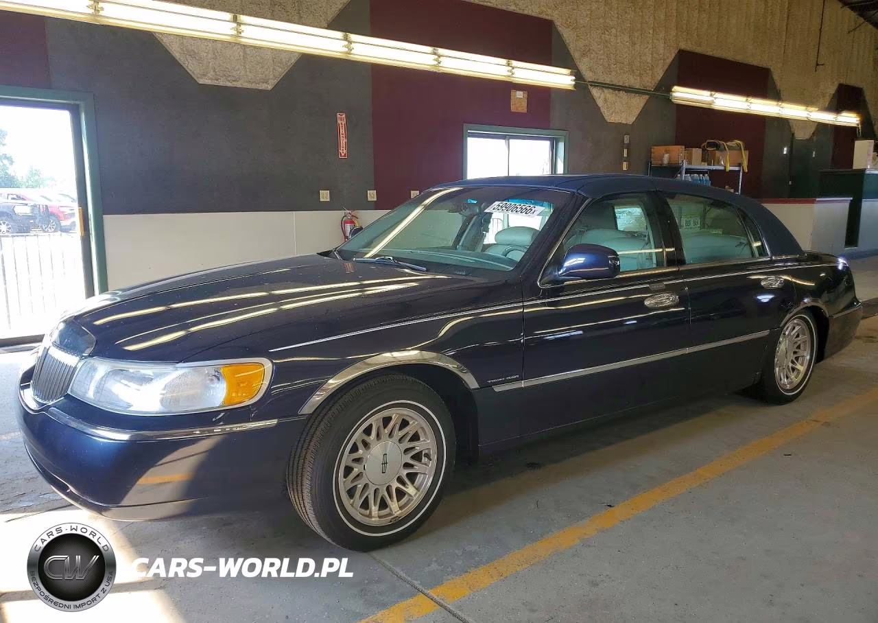 1999 Lincoln Town Car Signature
