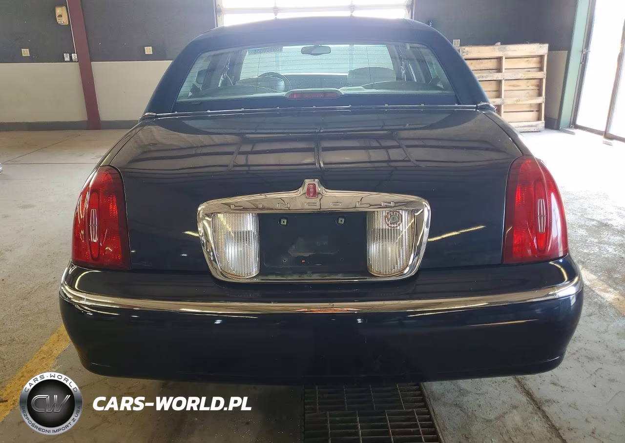 1999 Lincoln Town Car Signature VIN:1LNHM82W2XY718549 - 6