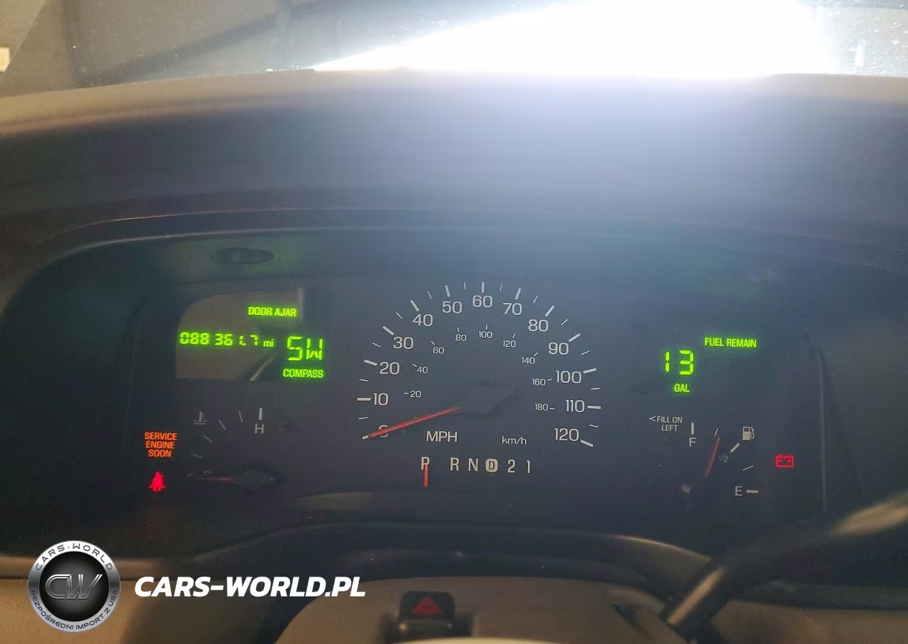 1999 Lincoln Town Car Signature VIN:1LNHM82W2XY718549 - 9