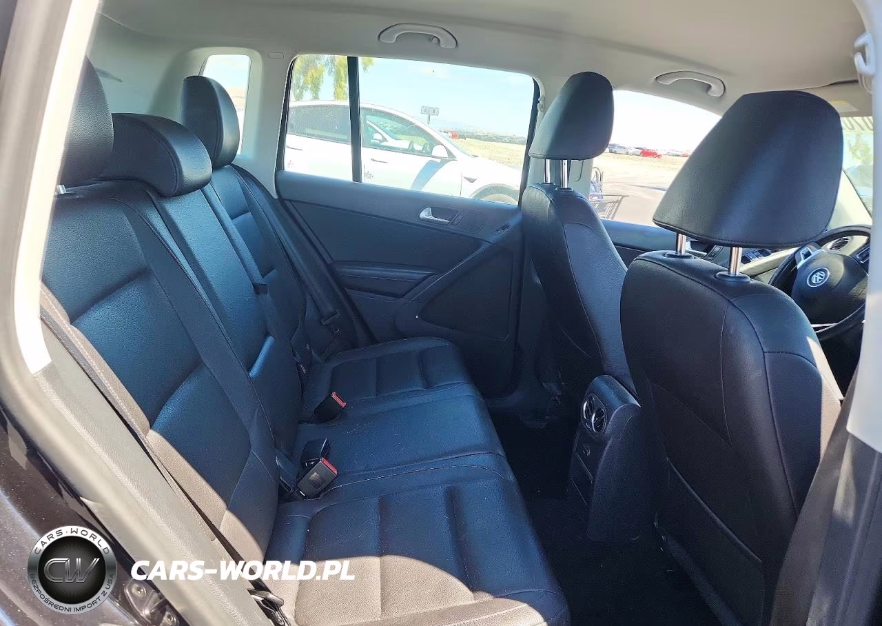 2017 Volkswagen Tiguan S VIN:WVGBV7AX2HK027954 - 10