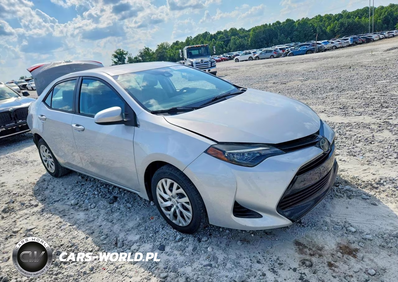 2018 Toyota Corolla Le VIN:5YFBURHE3JP834787 - 4