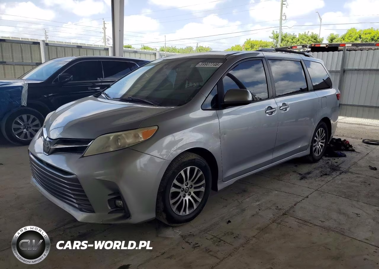 2018 Toyota Sienna Xle 8-Passenger – zdjęcie 1 z 13