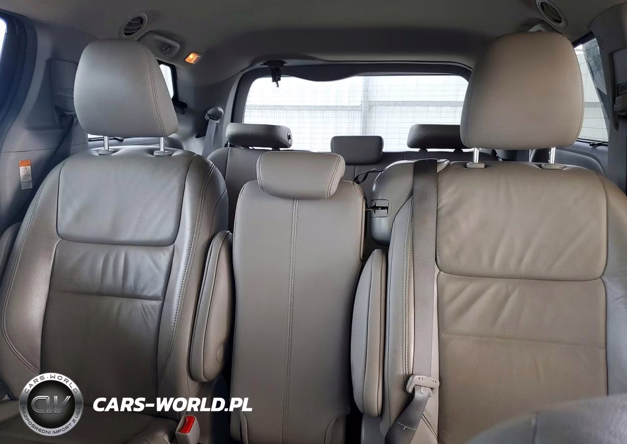 2018 Toyota Sienna Xle 8-Passenger VIN:5TDYZ3DC2JS905000 - 10