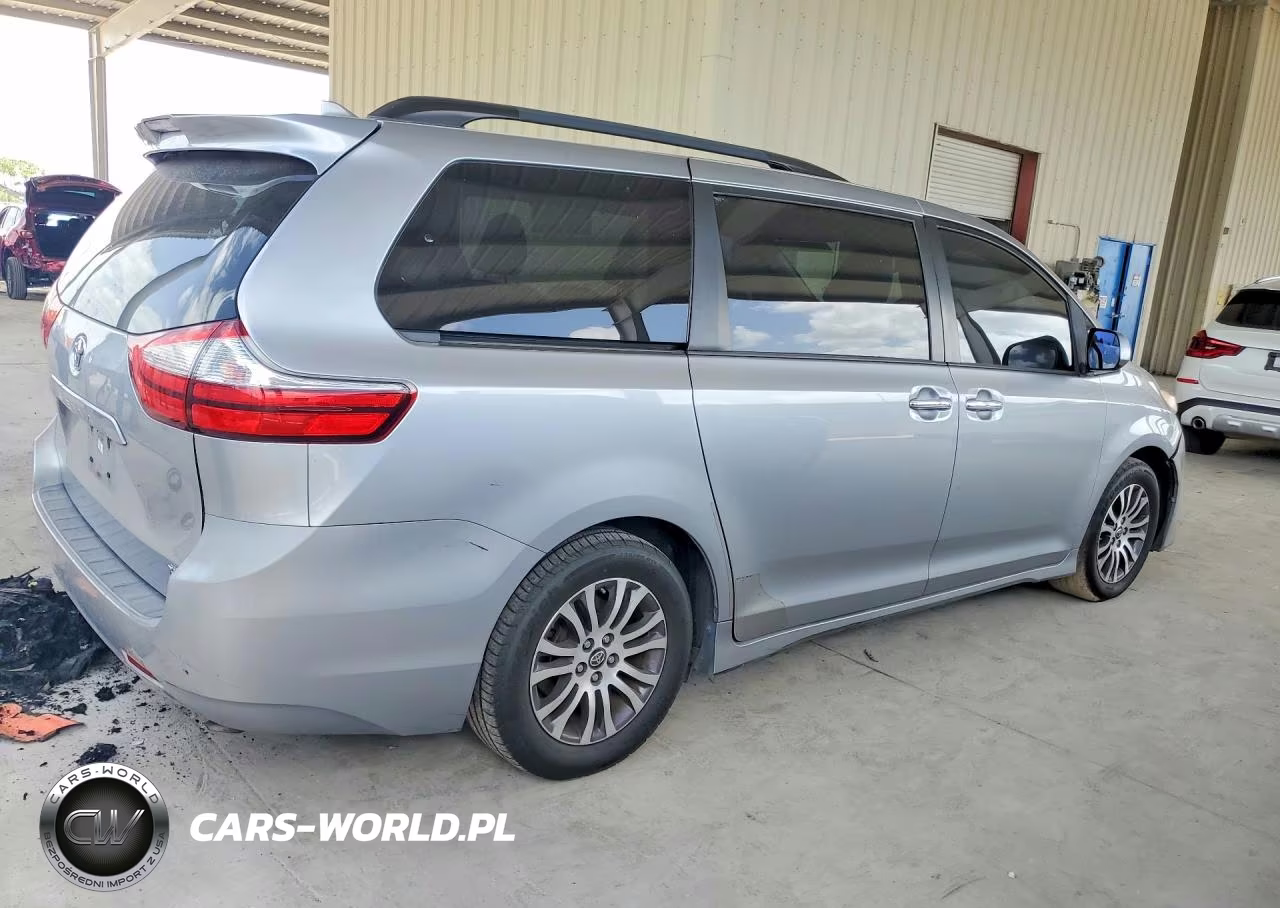2018 Toyota Sienna Xle 8-Passenger VIN:5TDYZ3DC2JS905000 - 3