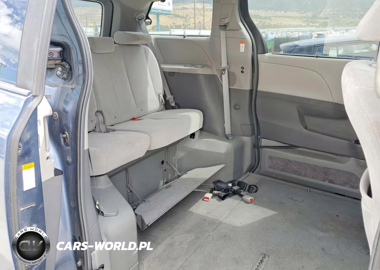 2015 Toyota Sienna Le VIN:5TDKK3DC6FS582653 - 10