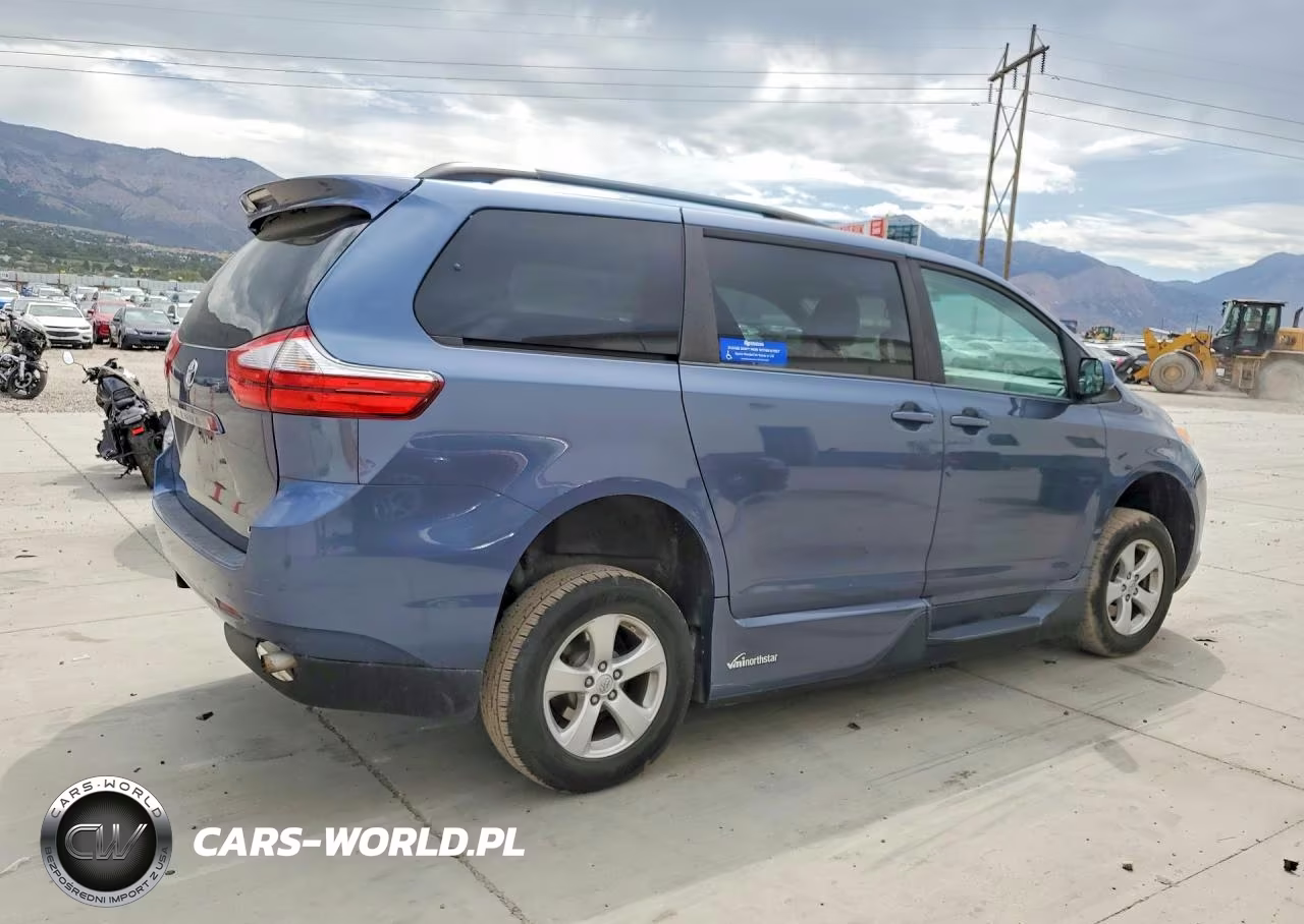 2015 Toyota Sienna Le VIN:5TDKK3DC6FS582653 - 3