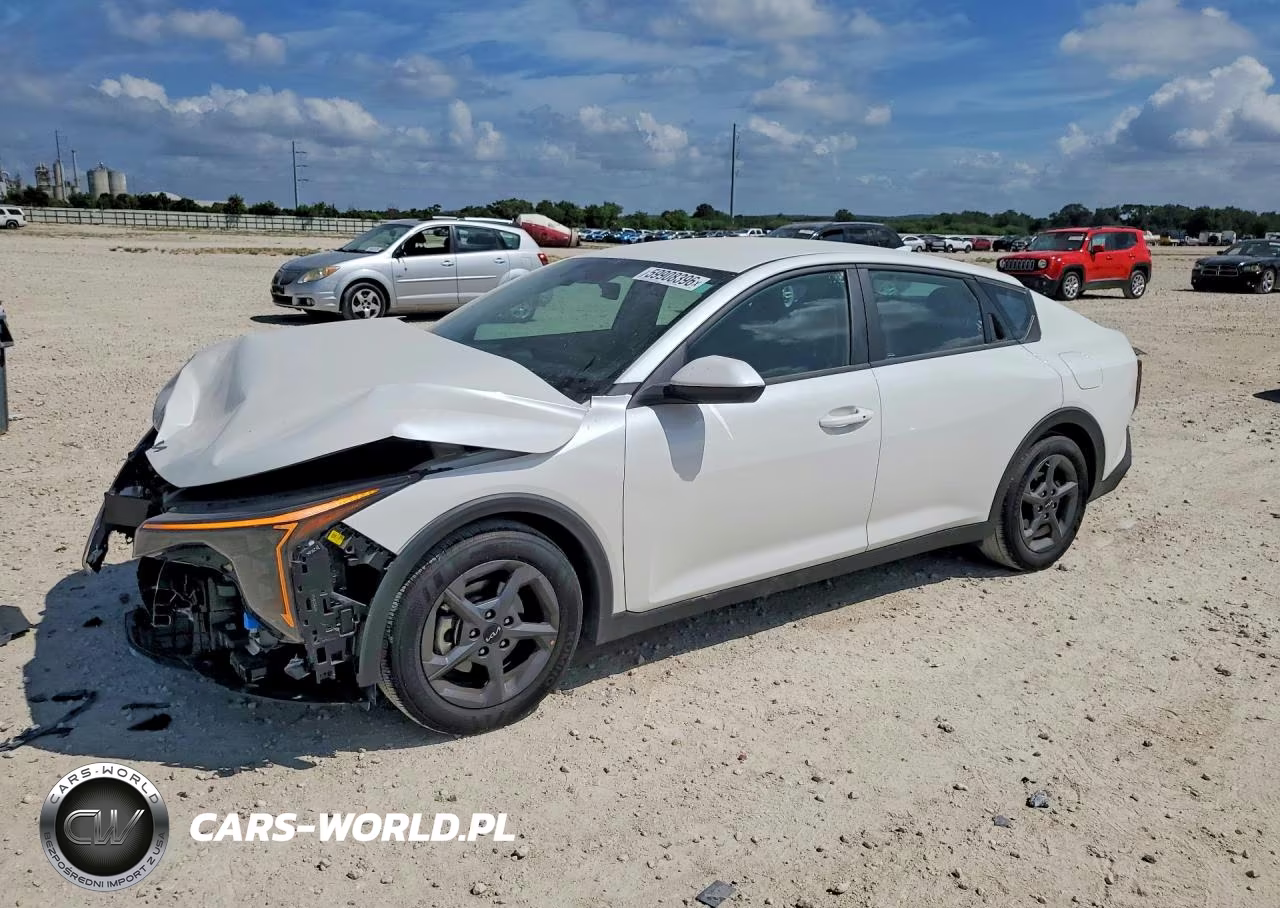 2025 Kia K4 Lxs VIN:3KPFT4DE4SE115886 - 1