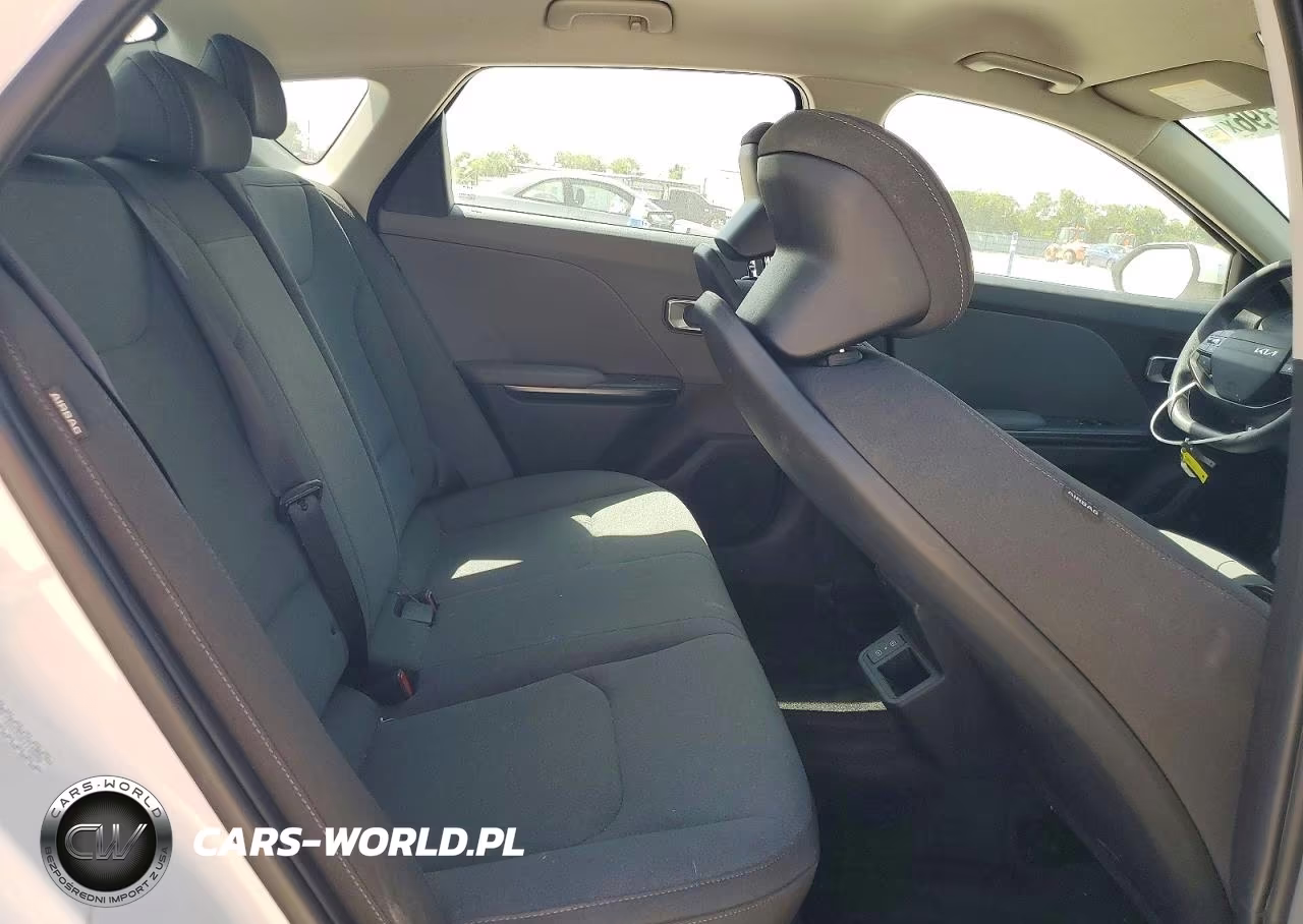 2025 Kia K4 Lxs VIN:3KPFT4DE4SE115886 - 10