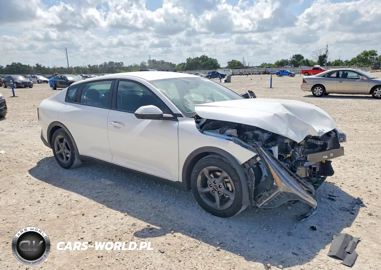 2025 Kia K4 Lxs VIN:3KPFT4DE4SE115886 - 4