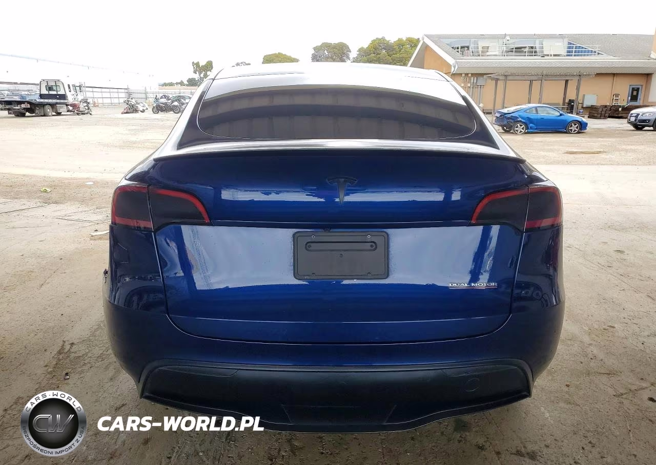 2023 Tesla Model Y VIN:7SAYGDEF6PF622927 - 6