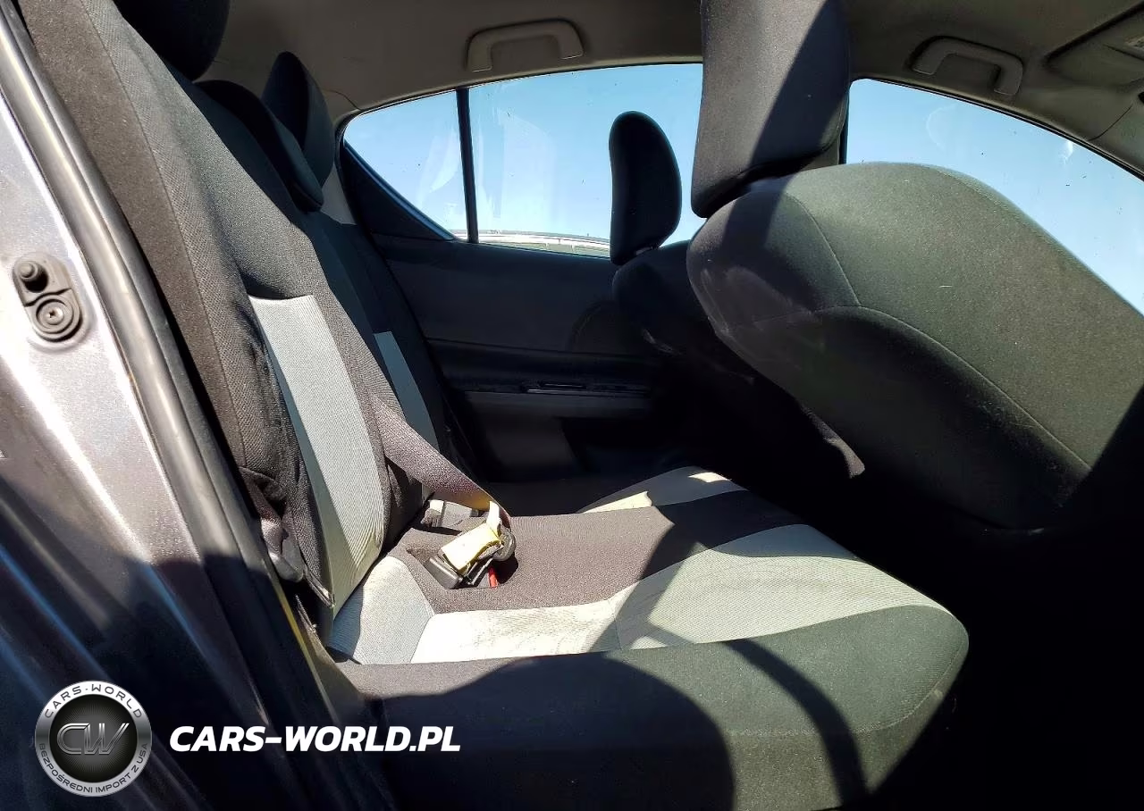 2016 Toyota Prius C Two VIN:JTDKDTB39G1123886 - 10