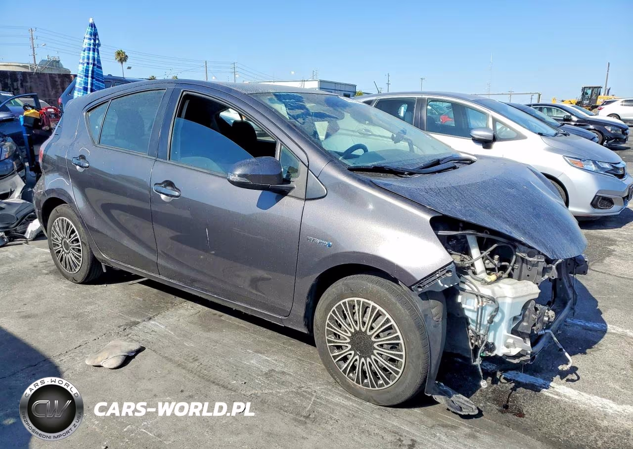 2016 Toyota Prius C Two VIN:JTDKDTB39G1123886 - 4