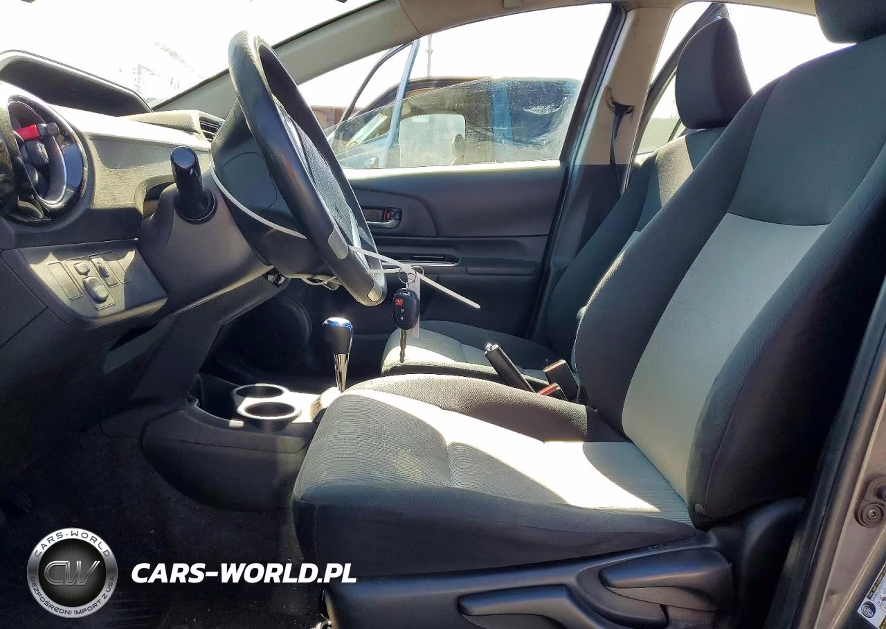 2016 Toyota Prius C Two VIN:JTDKDTB39G1123886 - 7