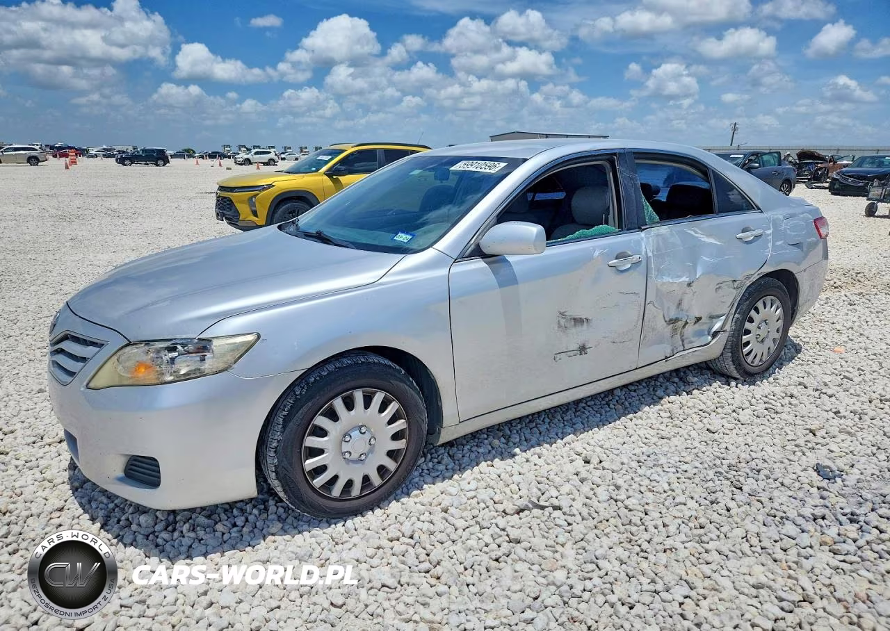 2011 Toyota Camry Le – zdjęcie 1 z 12