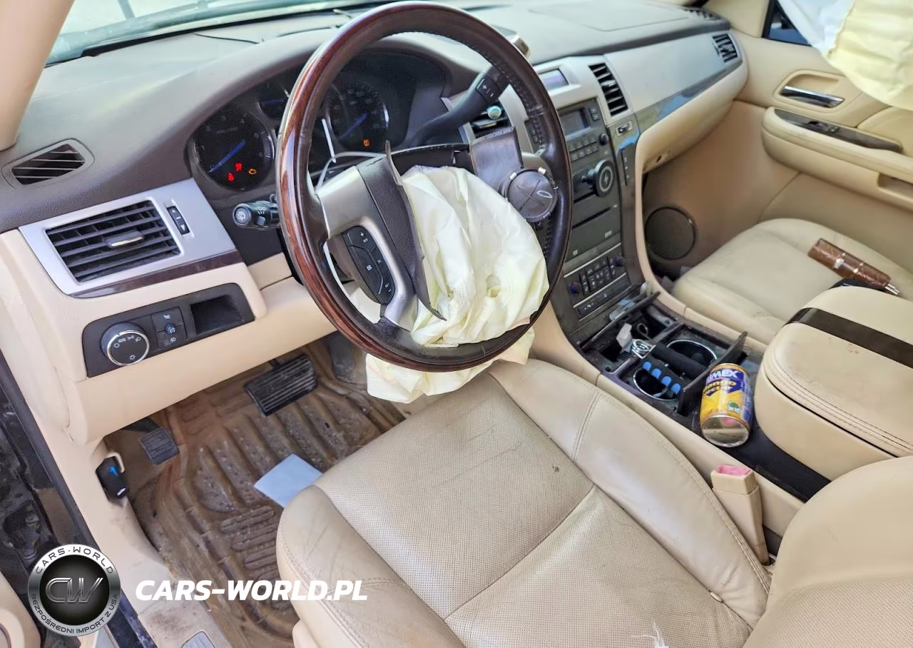 2007 Cadillac Escalade Luxury VIN:1GYFK63807R211935 - 8
