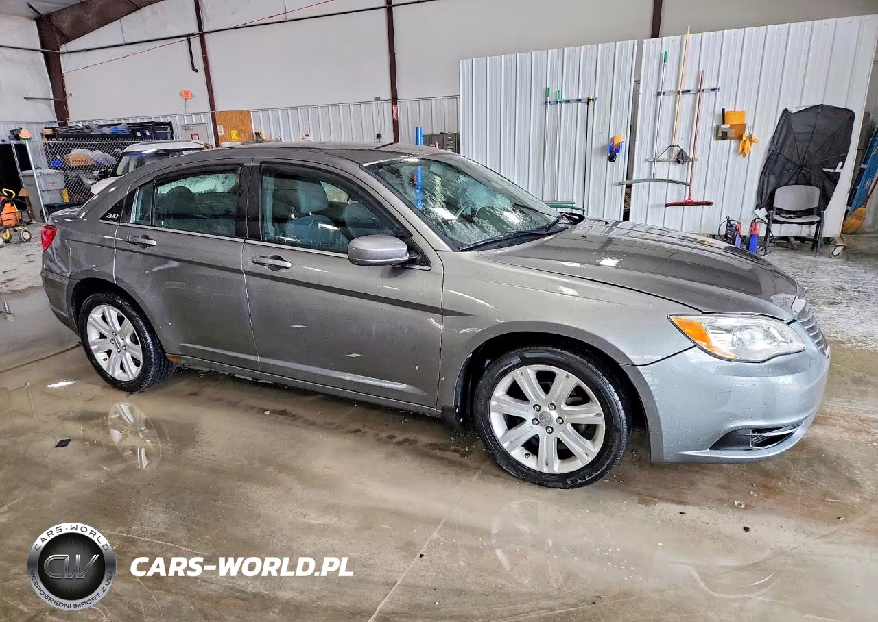 2013 Chrysler 200 Lx VIN:1C3CCBAB4DN669210 - 4