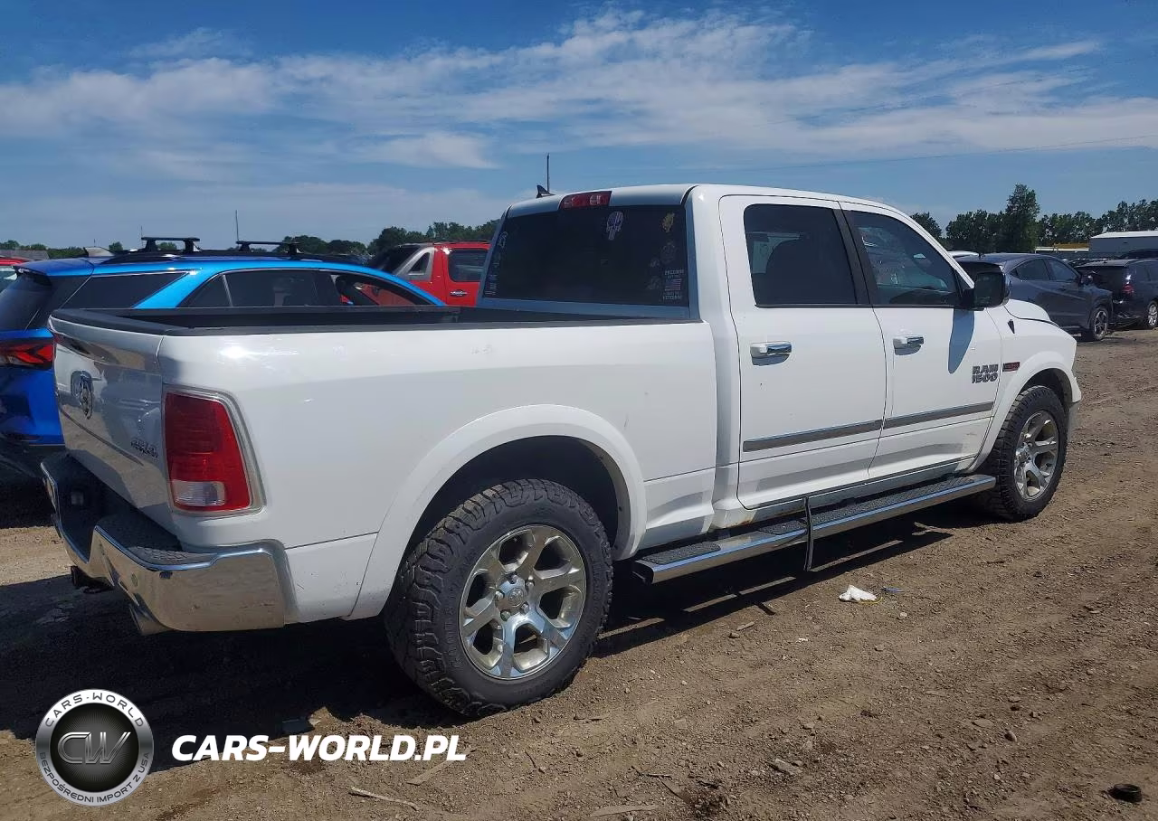 2015 Ram 1500 Laramie VIN:1C6RR7VM7FS733927 - 3
