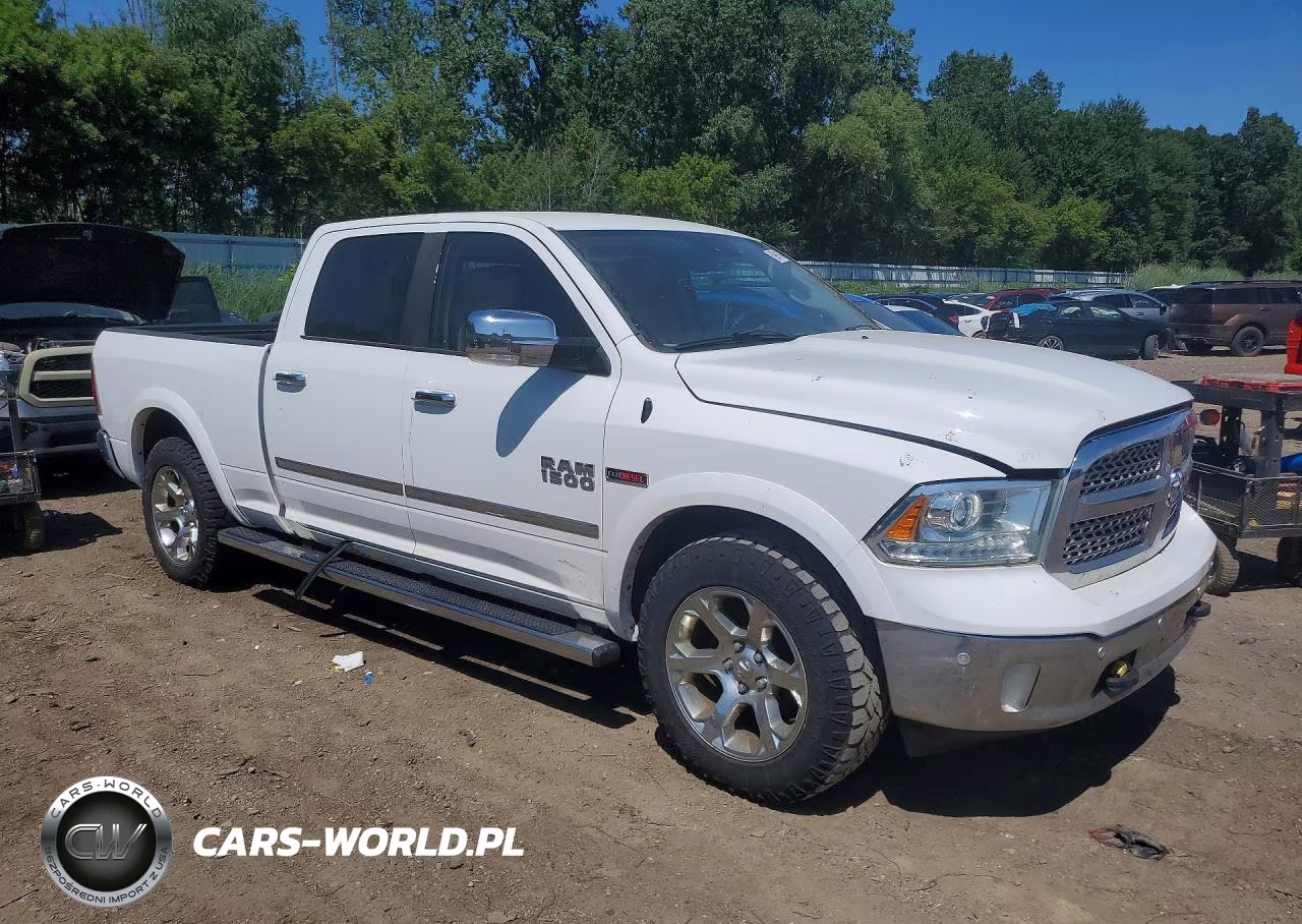 2015 Ram 1500 Laramie VIN:1C6RR7VM7FS733927 - 4