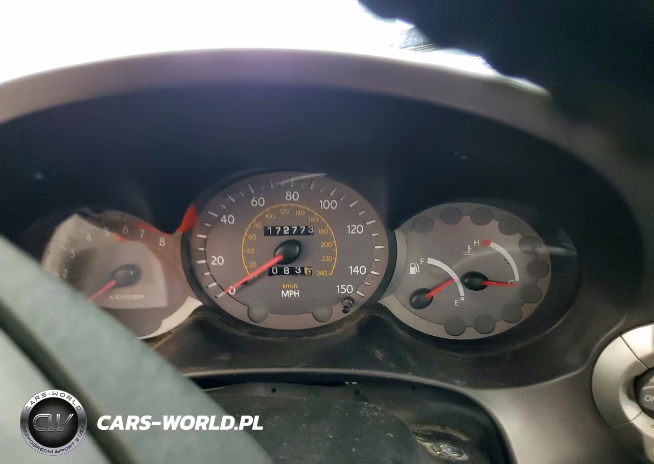 2001 Hyundai Tiburon Base VIN:KMHJG35FX1U228785 - 9