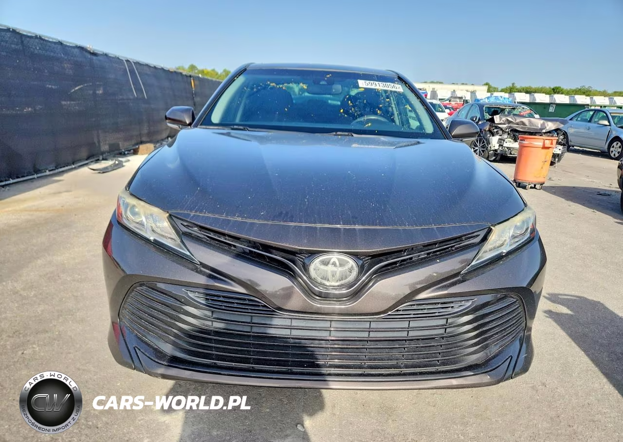 2018 Toyota Camry Le VIN:4T1B11HK4JU045627 - 5