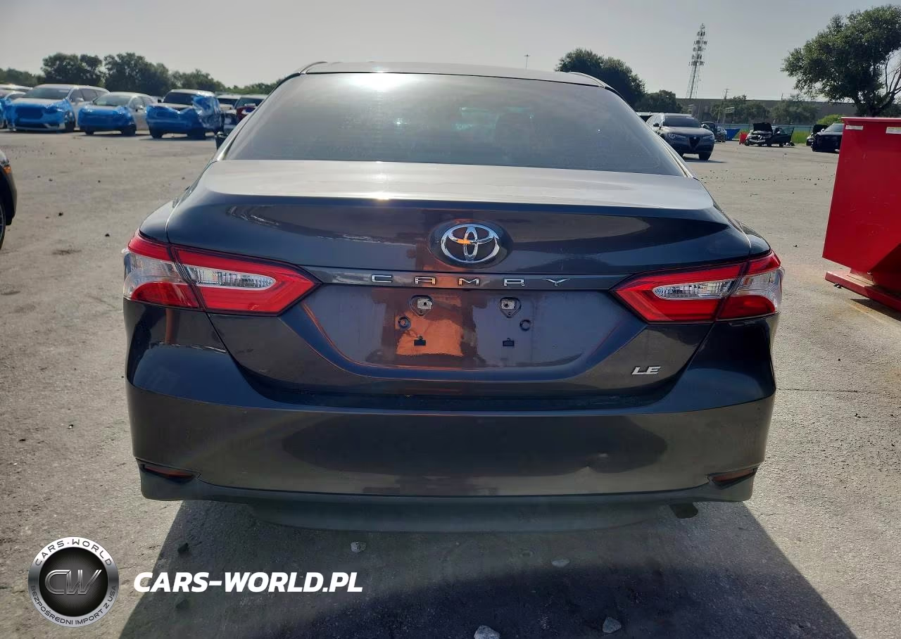 2018 Toyota Camry Le VIN:4T1B11HK4JU045627 - 6
