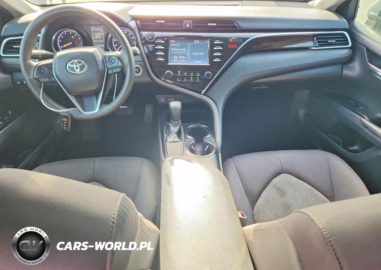 2018 Toyota Camry Le VIN:4T1B11HK4JU045627 - 8