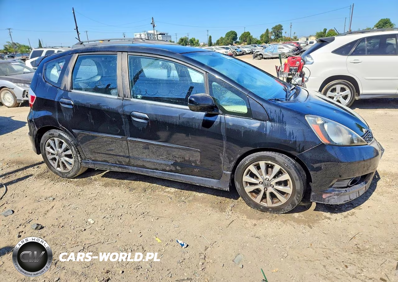 2013 Honda Fit Sport VIN:JHMGE8H56DC049284 - 4