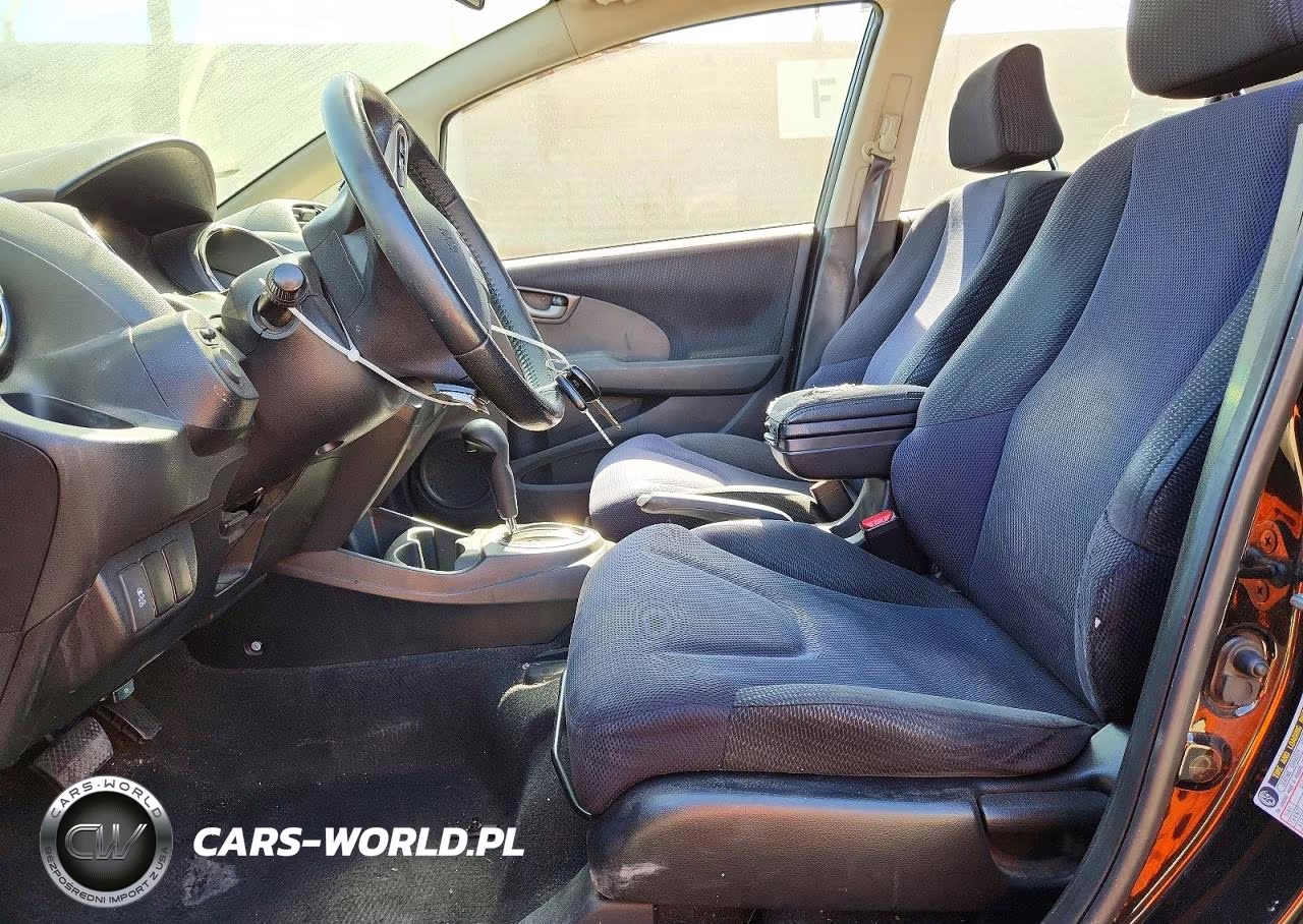 2013 Honda Fit Sport VIN:JHMGE8H56DC049284 - 7